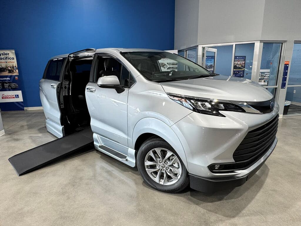 2025 Toyota Sienna XLE 7-Passenger AWD