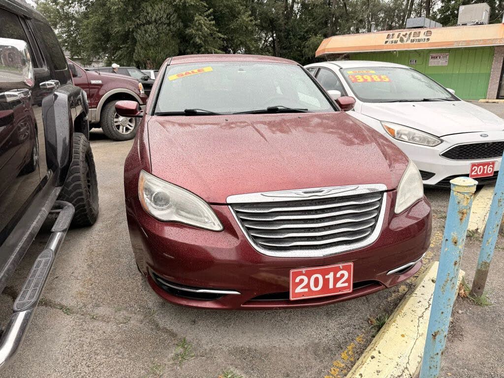 2012 Chrysler 200 Touring Sedan FWD