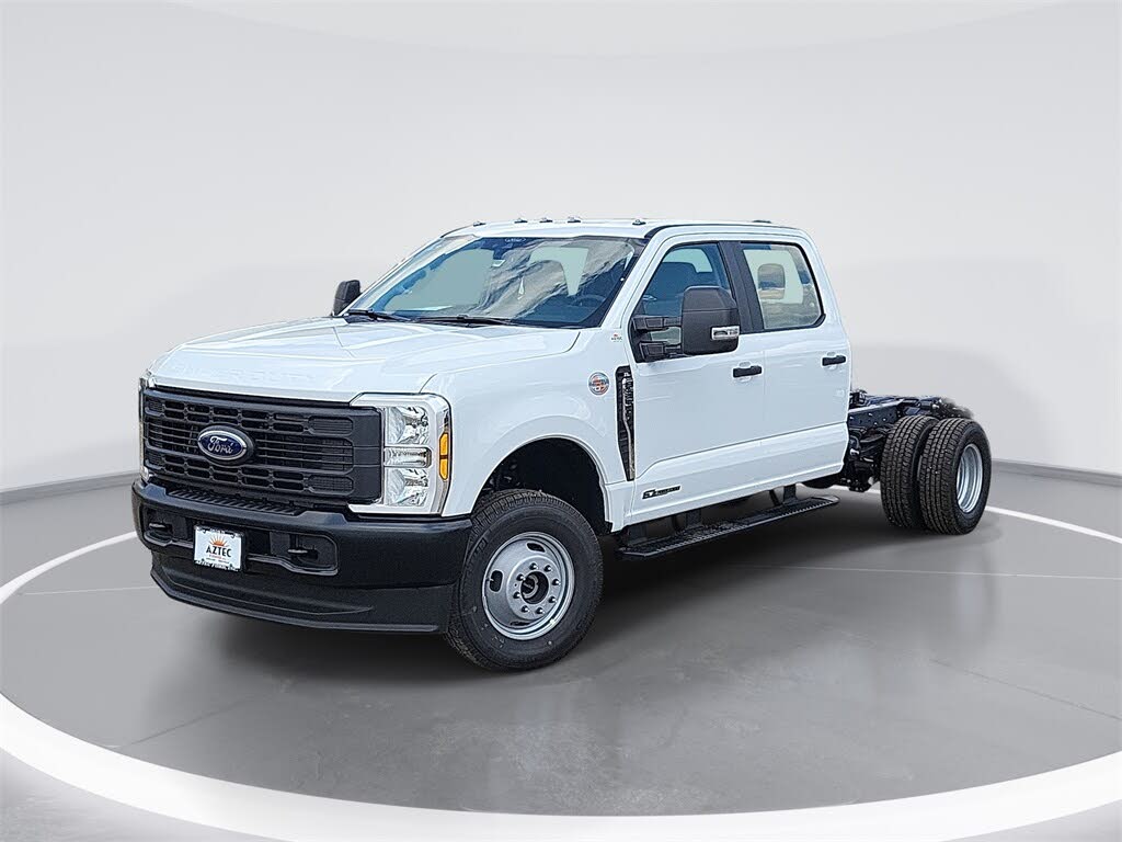 2026 Ford F-350 Super Duty Chassis XL Crew Cab DRW 4WD