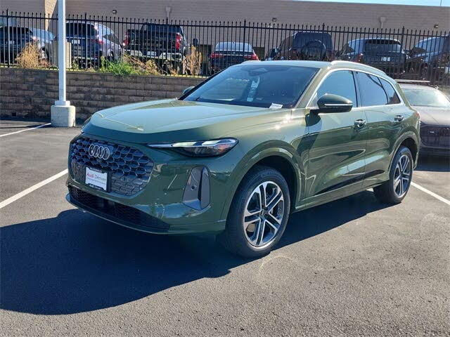 2025 Audi Q5 quattro Premium 40 TFSI