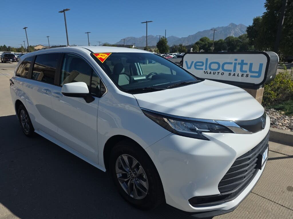 2023 Toyota Sienna LE 8-Passenger FWD