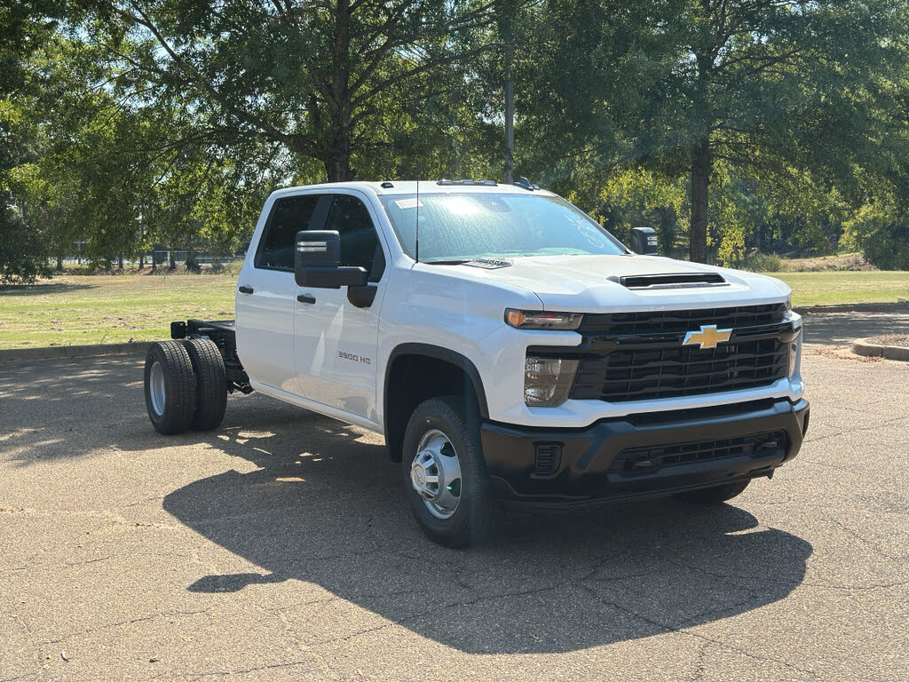 2026 Chevrolet Silverado 3500HD Chassis Work Truck Crew Cab 4WD