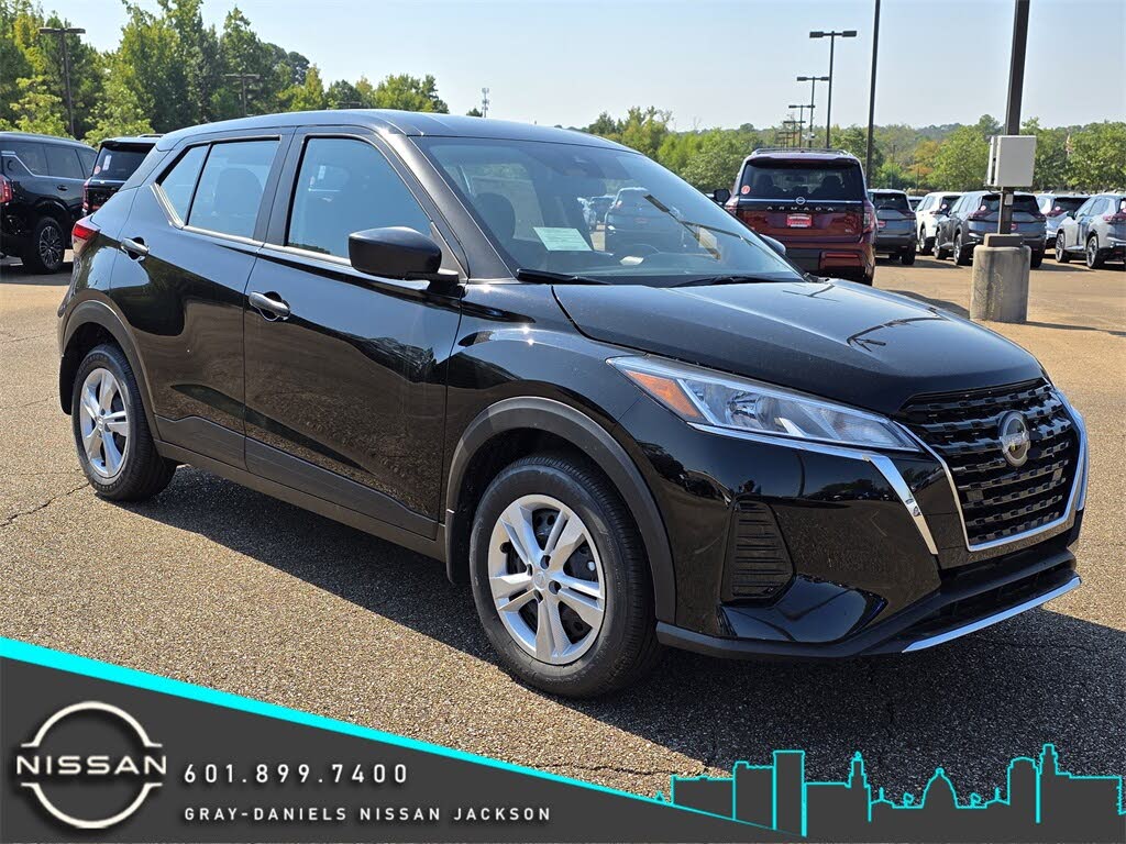 2025 Nissan Kicks Play S FWD