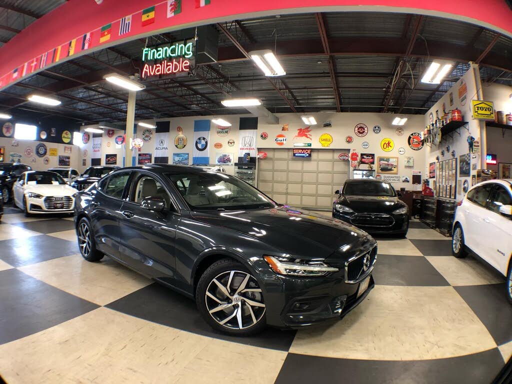 2020 Volvo S60 T6 Momentum AWD