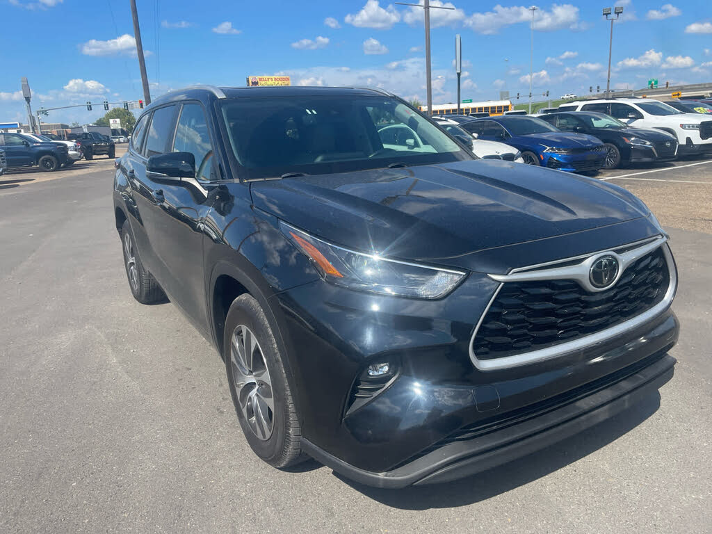 2024 Toyota Highlander XLE FWD