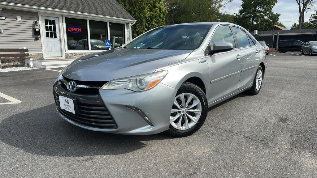 2016 Toyota Camry Hybrid LE FWD