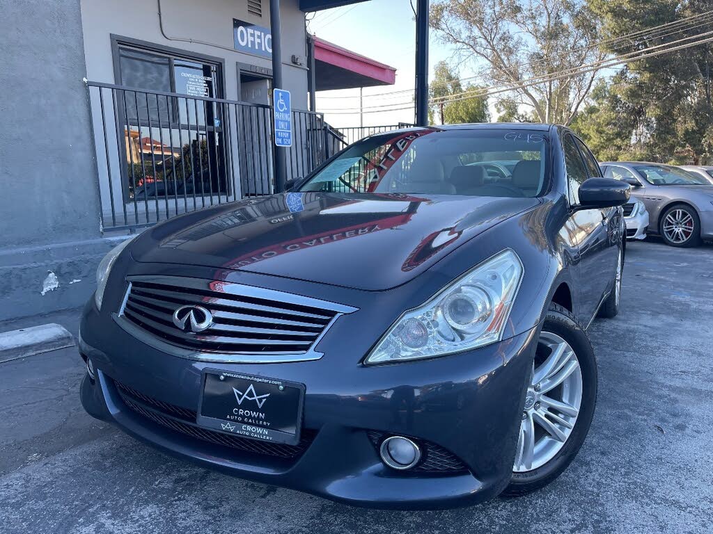 2013 INFINITI G37 Journey Sedan RWD