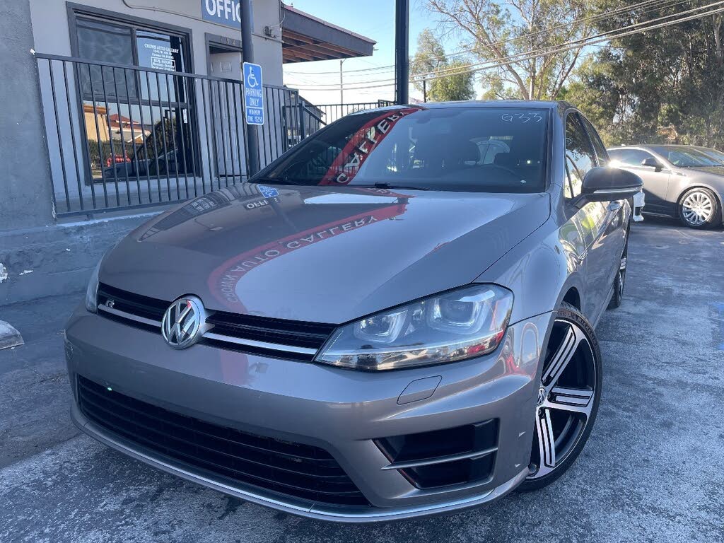 2016 Volkswagen Golf R 4-Door with DCC and Navigation