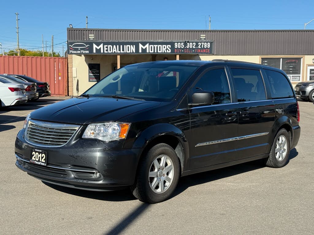 2012 Chrysler Town & Country Touring FWD