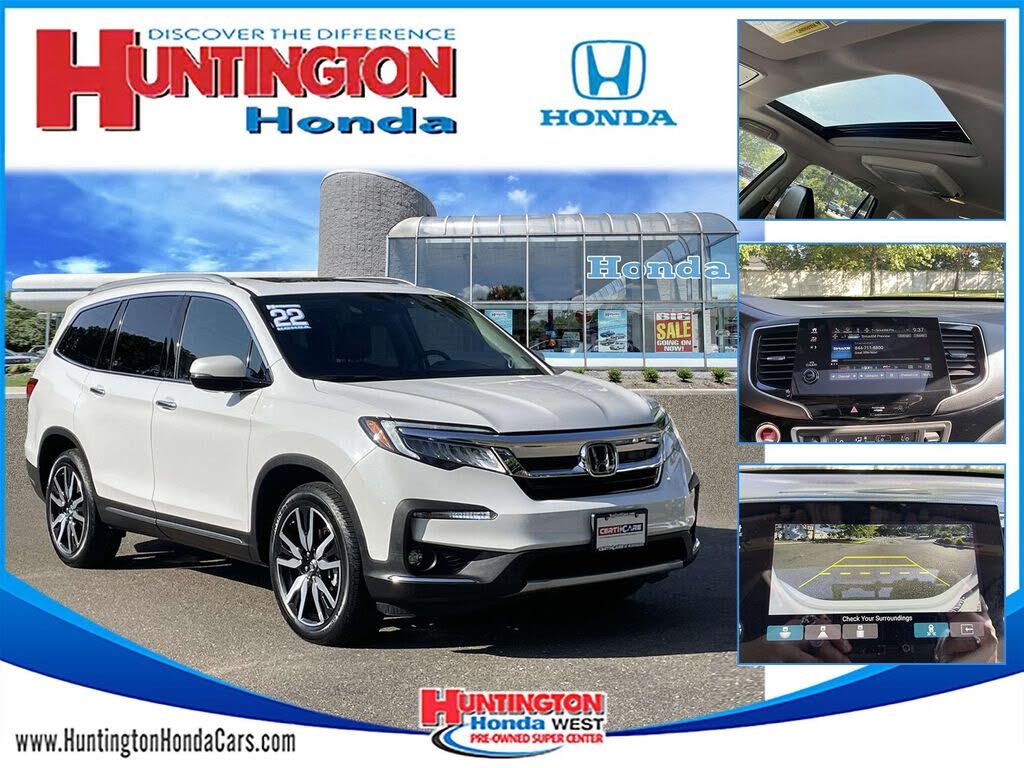 2022 Honda Pilot Touring AWD with Rear Captain's Chairs