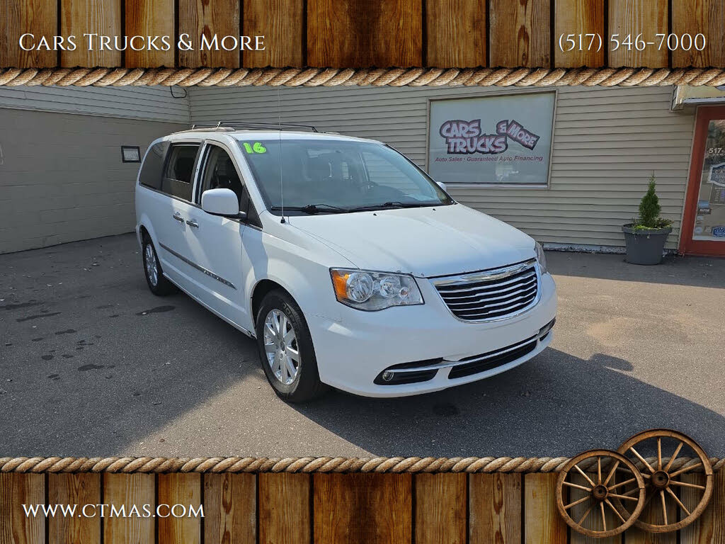 2016 Chrysler Town & Country Touring FWD