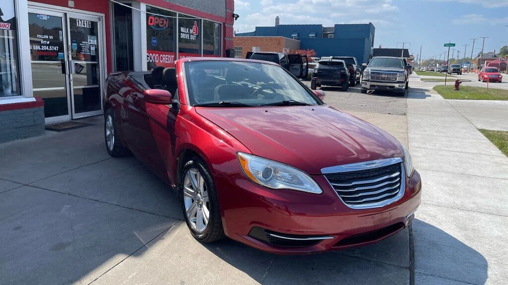 2011 Chrysler 200 Touring Convertible FWD
