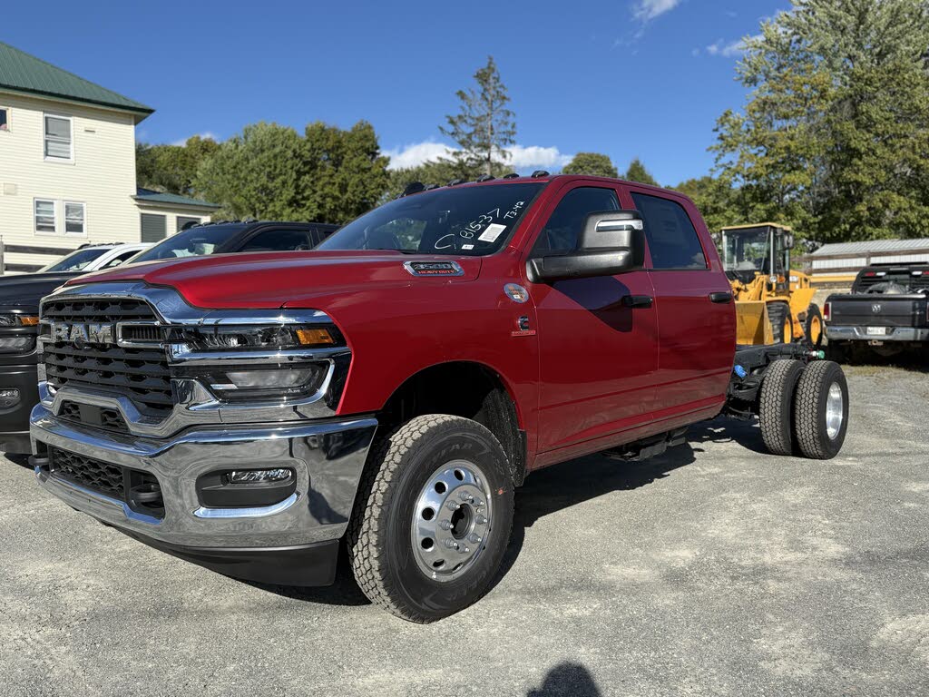 2025 RAM 3500 Chassis Tradesman Crew Cab LB DRW 4WD
