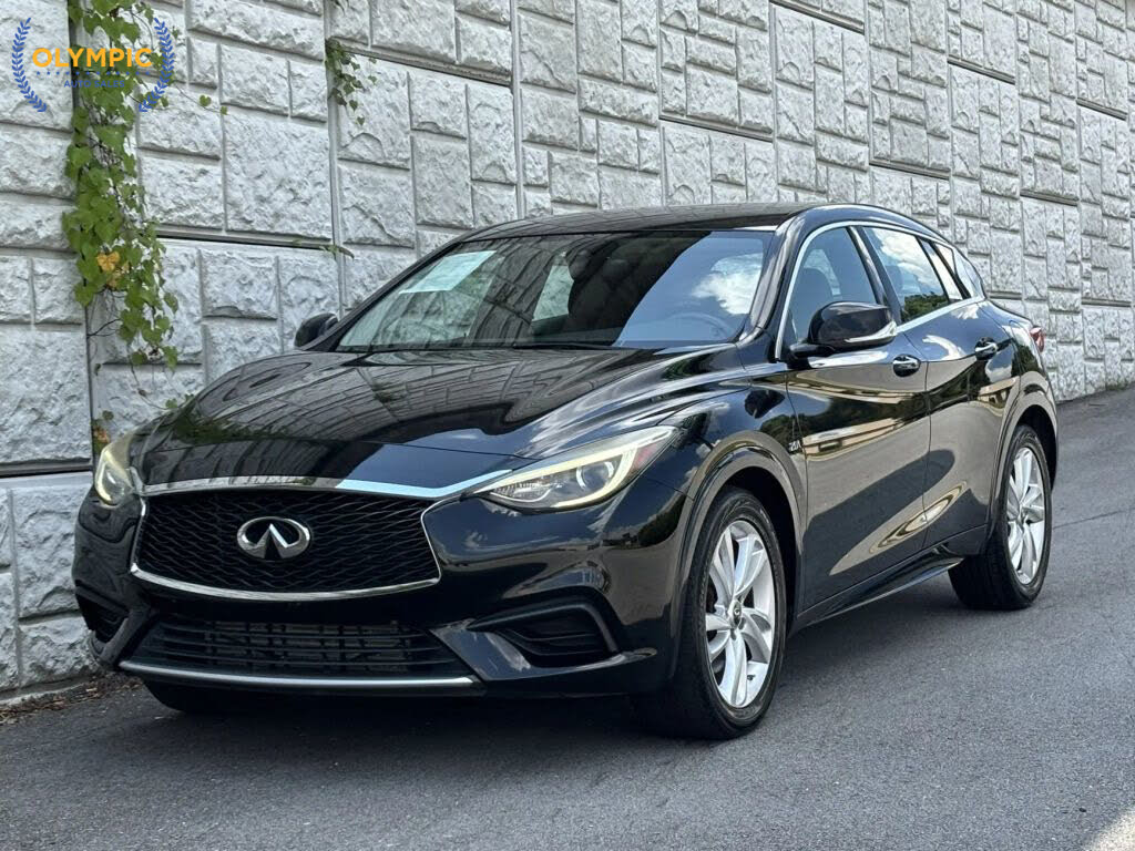 2017 INFINITI QX30 Luxury FWD