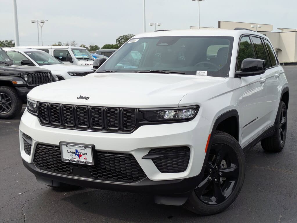 2025 Jeep Grand Cherokee Altitude RWD