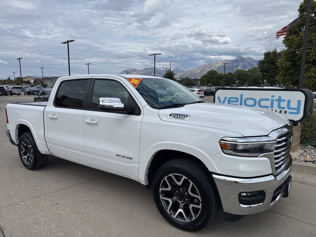 2025 RAM 1500 Laramie Crew Cab 4WD