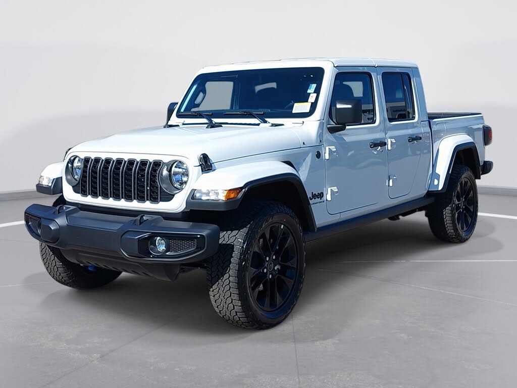 2025 Jeep Gladiator NightHawk Crew Cab 4WD
