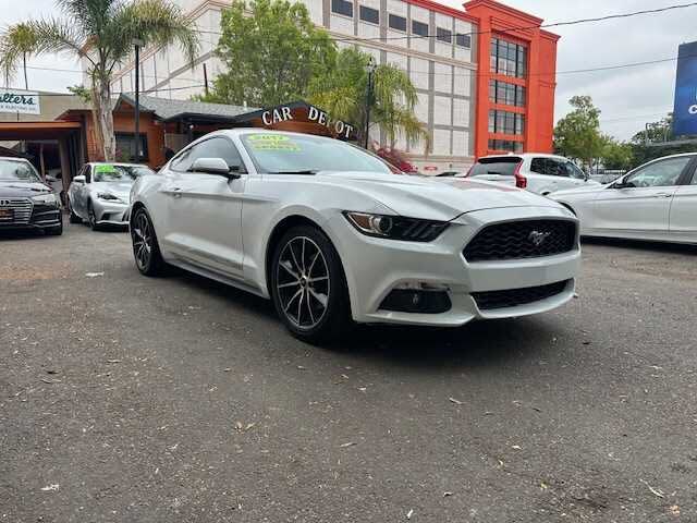 2017 Ford Mustang EcoBoost Premium Coupe RWD