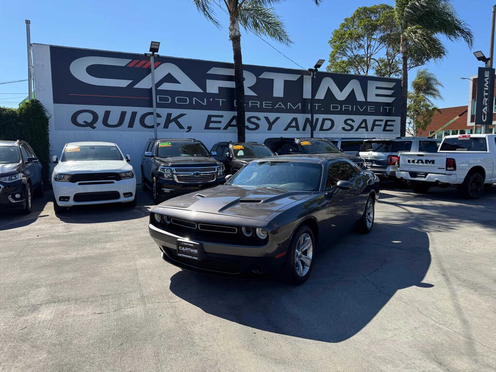 2018 Dodge Challenger SXT RWD