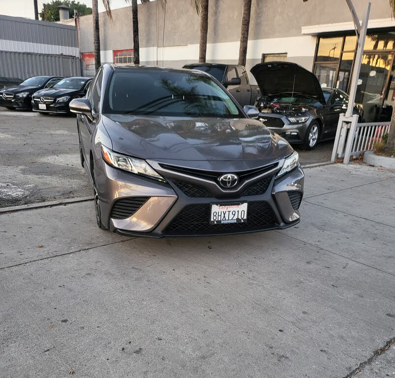 2019 Toyota Camry SE FWD