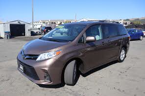 Toyota Sienna LE 7-Passenger FWD with Auto-Access Seat