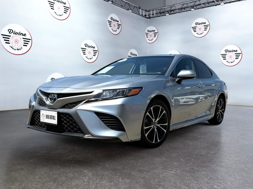 2020 Toyota Camry SE FWD