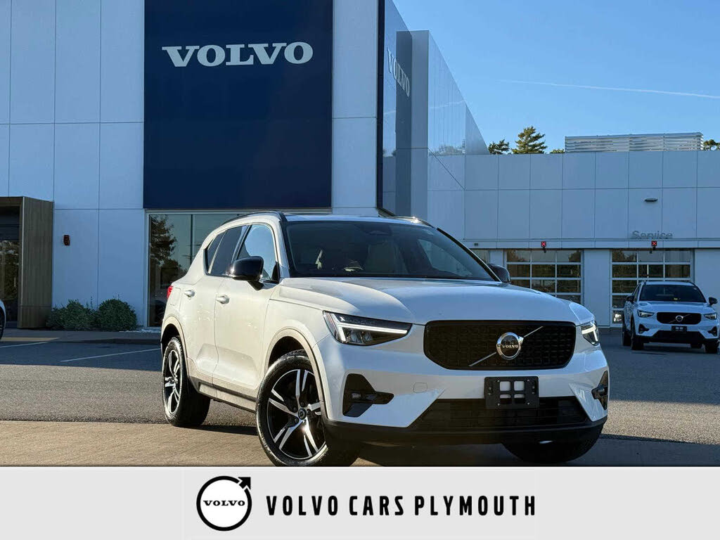 2023 Volvo XC40 B5 Plus Dark Theme AWD