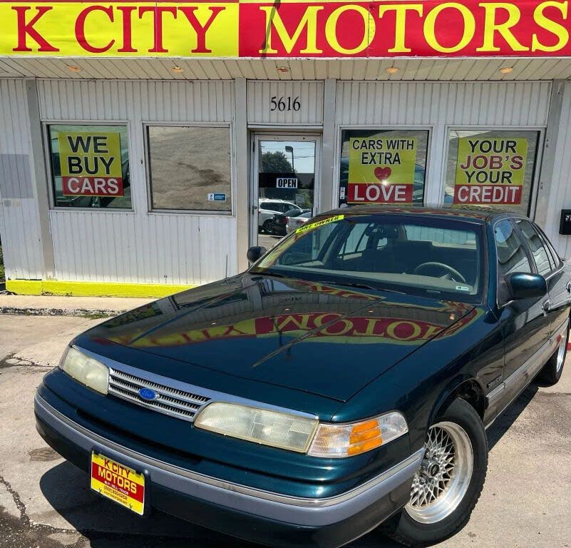 1994 Ford Crown Victoria 4 Dr LX Sedan