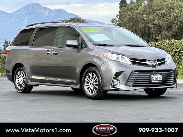 2019 Toyota Sienna XLE 7-Passenger FWD with Auto-Access Seat