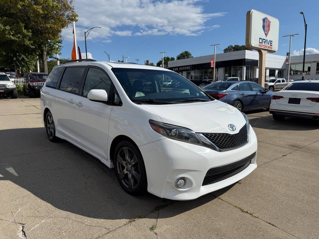 2017 Toyota Sienna SE Premium 8-Passenger FWD
