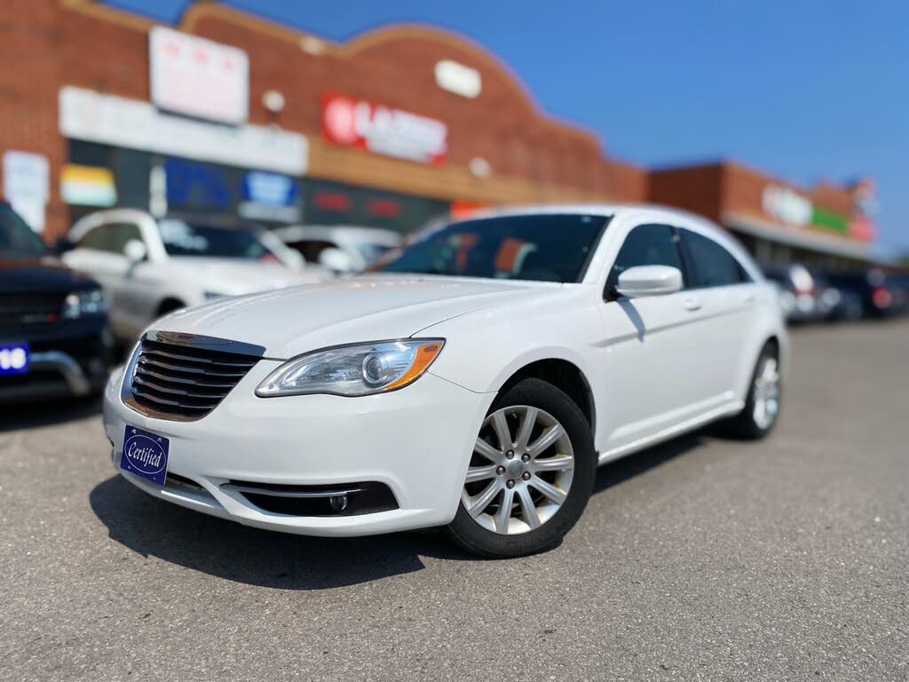2013 Chrysler 200 Touring Sedan FWD