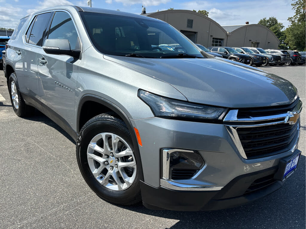 2023 Chevrolet Traverse LS AWD