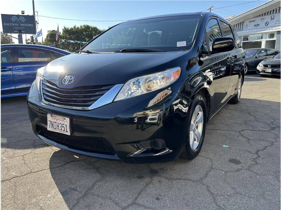 2015 Toyota Sienna LE 7-Passenger Auto Access Seat