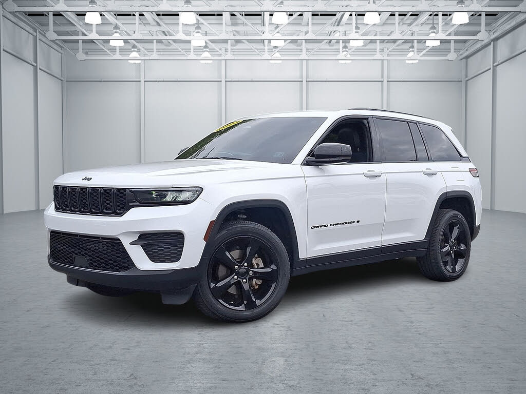 2023 Jeep Grand Cherokee Altitude 4WD