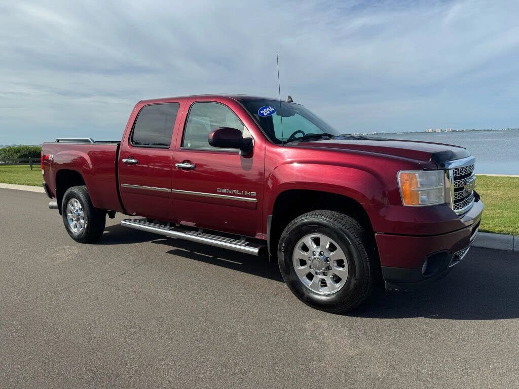 2014 GMC Sierra 2500HD Denali Crew Cab SB 4WD