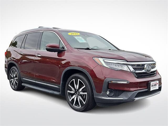 2022 Honda Pilot Touring AWD with Rear Captain's Chairs