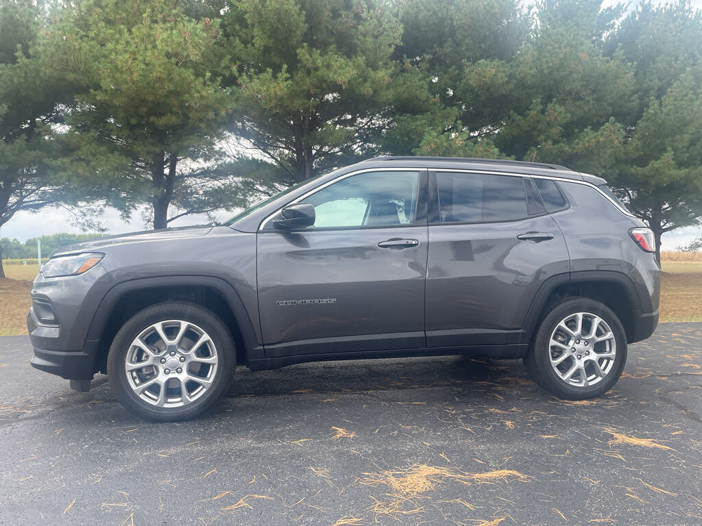 2022 Jeep Compass Latitude Lux 4WD
