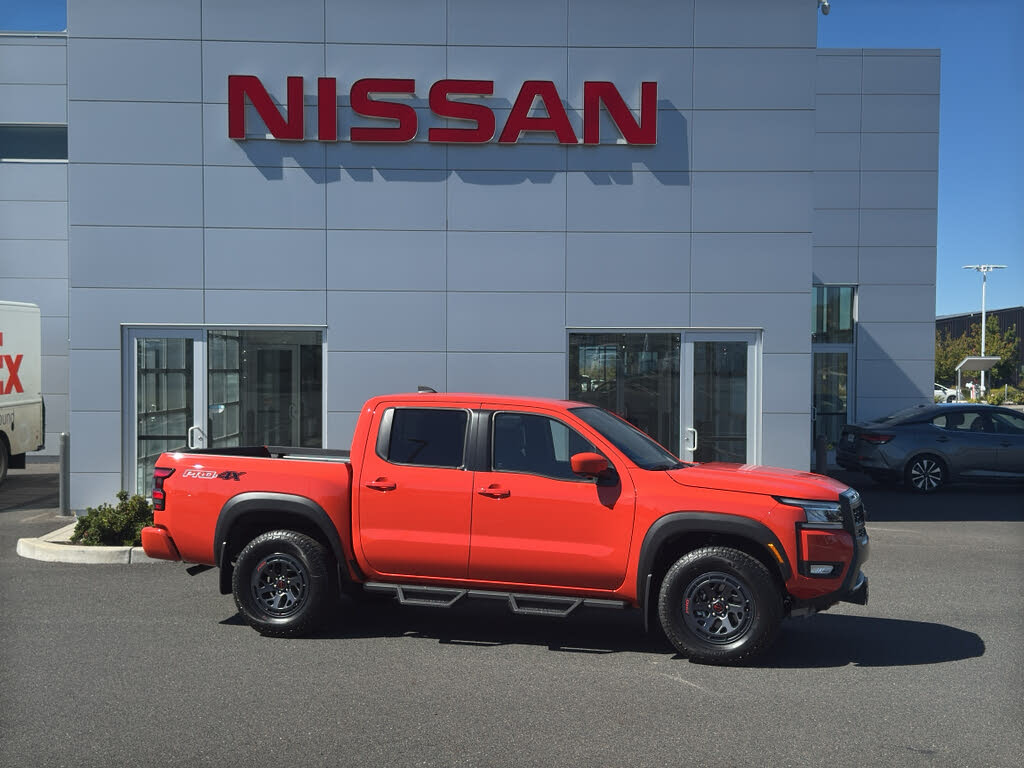 2025 Nissan Frontier PRO-4X Crew Cab 4WD