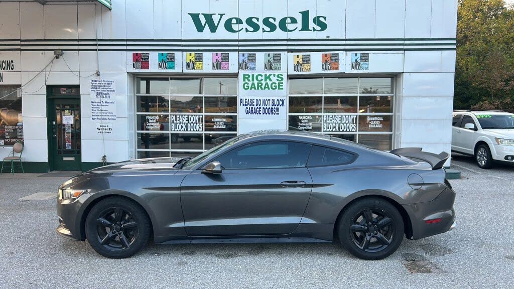 2017 Ford Mustang V6 Coupe RWD