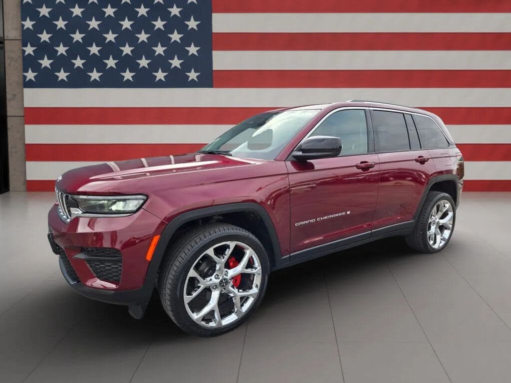 2023 Jeep Grand Cherokee Laredo 4WD