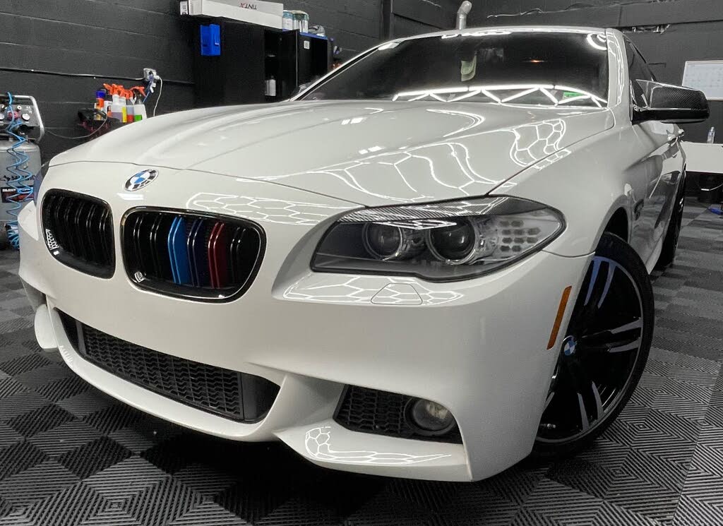 2013 BMW 5 Series 528i Sedan RWD