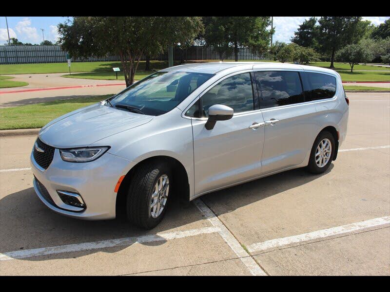 2023 Chrysler Pacifica Touring FWD