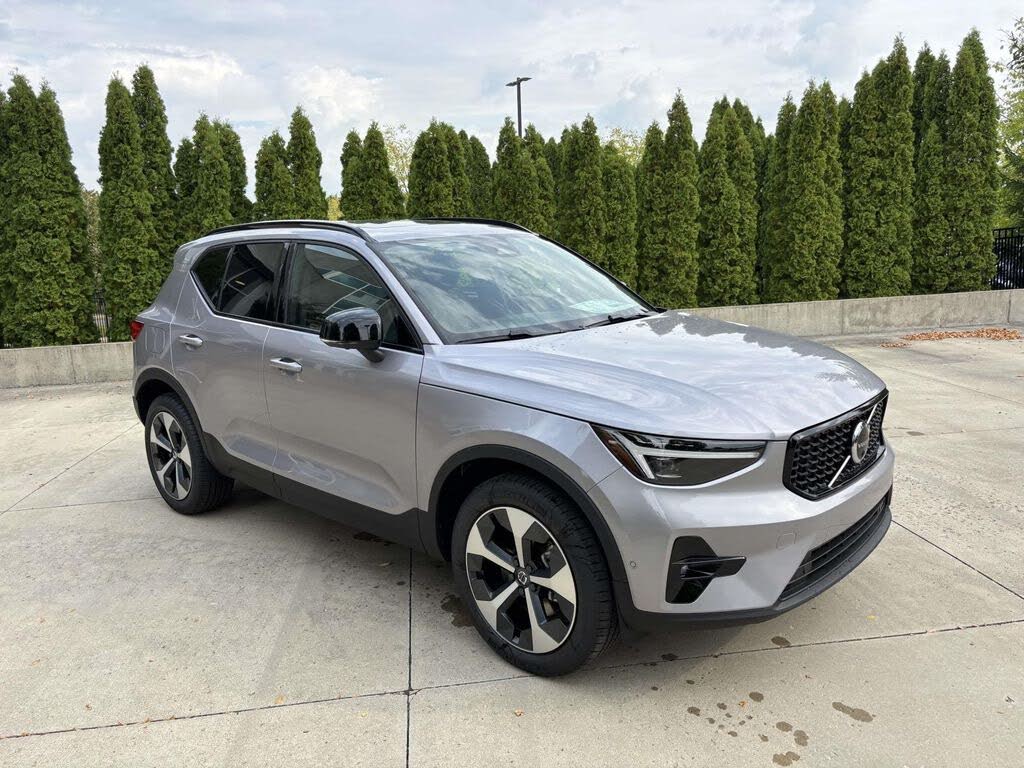2026 Volvo XC40 B5 Plus AWD