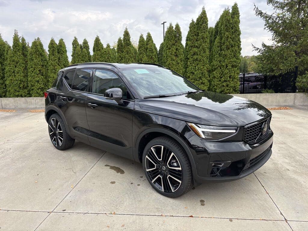 2026 Volvo XC40 B5 Ultra Black Edition AWD