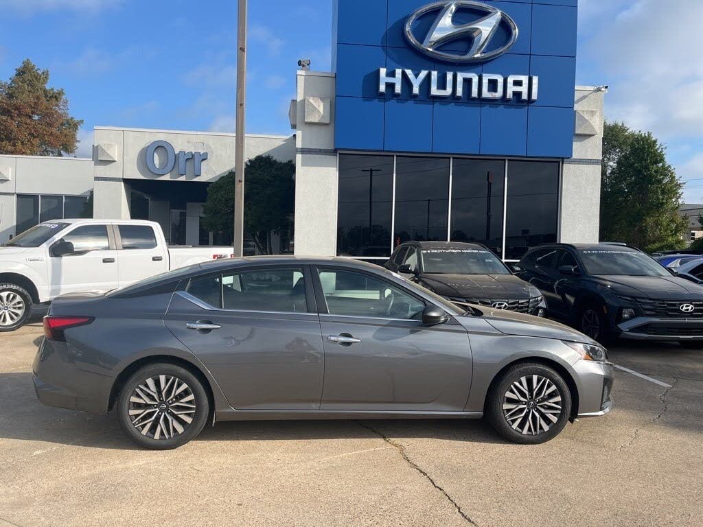 2024 Nissan Altima 2.5 SV FWD