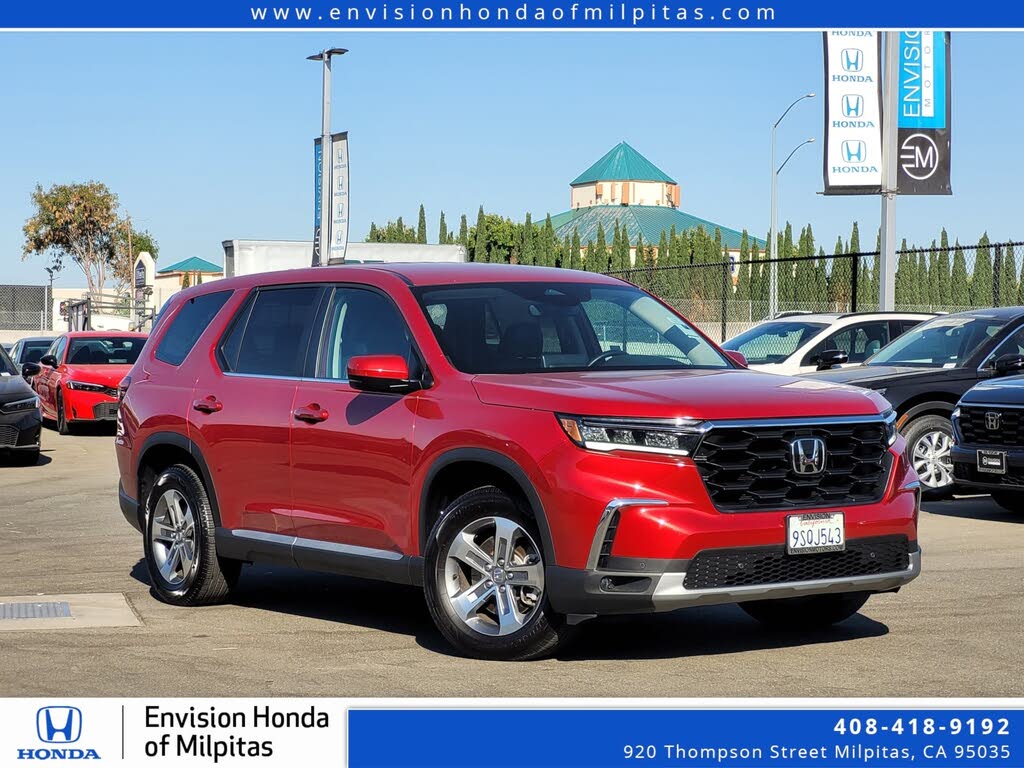 2024 Honda Pilot EX-L FWD with Captains Chairs