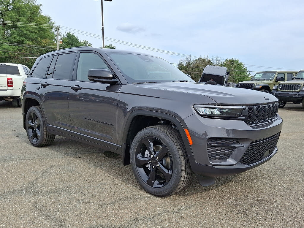2025 Jeep Grand Cherokee Altitude 4WD