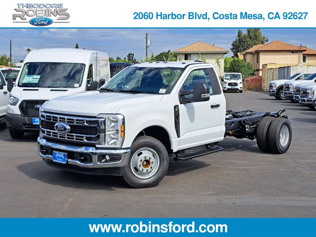 2026 Ford F-350 Super Duty Chassis XL Regular Cab DRW RWD