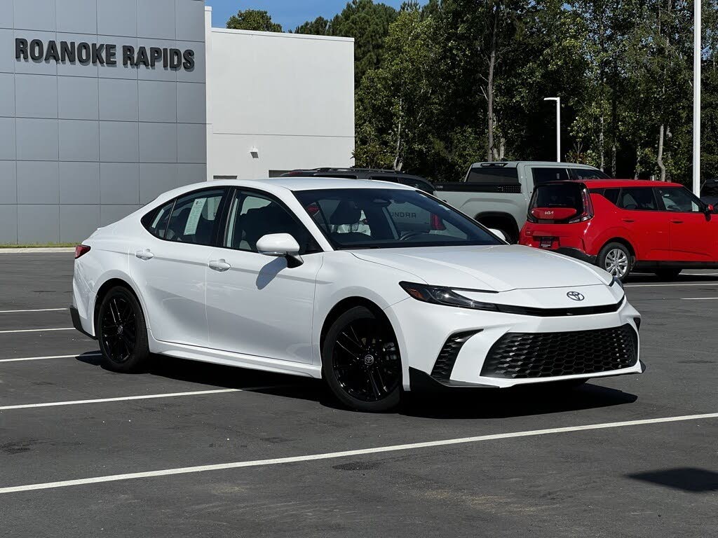 2025 Toyota Camry SE FWD