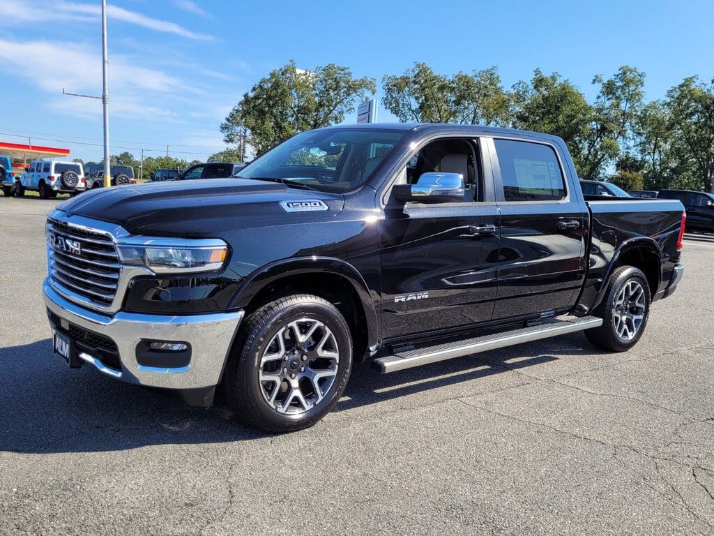 2025 RAM 1500 Laramie Crew Cab 4WD